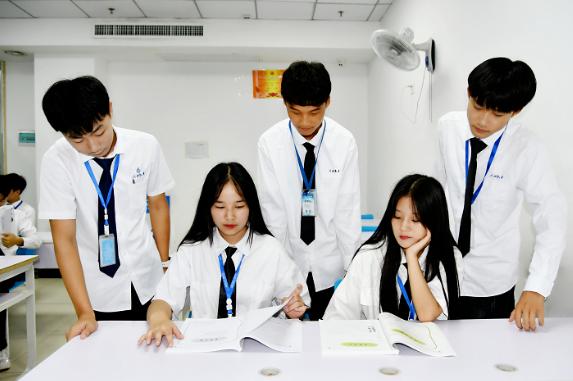 女生适合学美容吗,女生适合学甜品吗