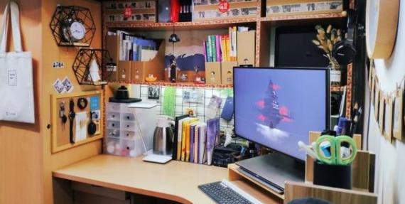 高校女生送快递,女生因没电脑被室友“嘲笑”