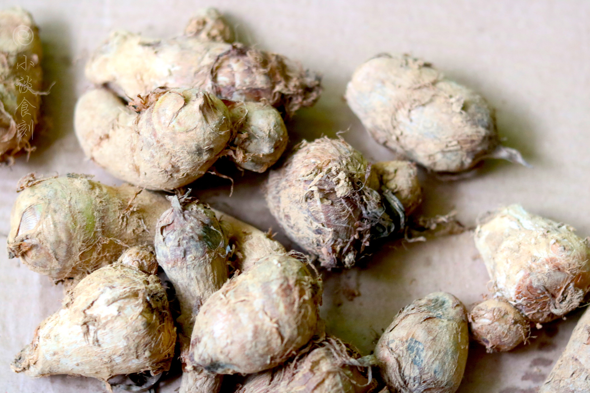 买芋头怎样挑好,挑选芋头是要重一点还是轻一点