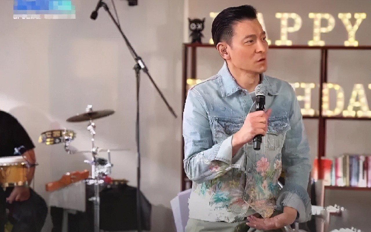 刘德华身材是什么水平,59岁刘德华颜值巅峰