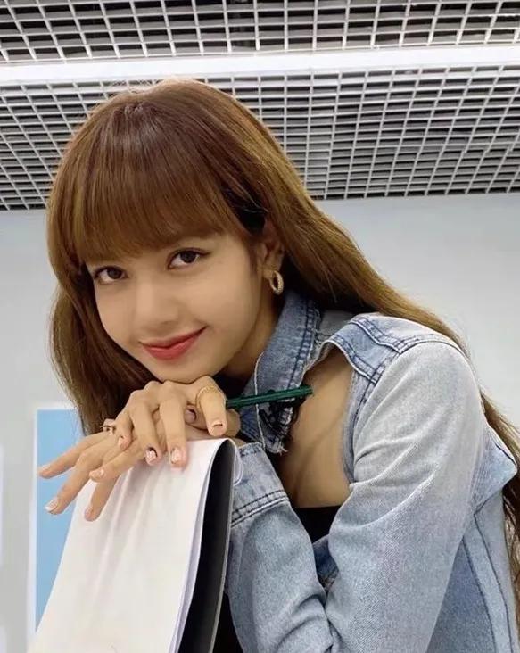 看一下明星的穿衣搭配,一起来看看明星的时尚搭配