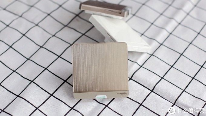 施耐德皓呈系列小夜灯现场效果,施耐德颜值开关插座