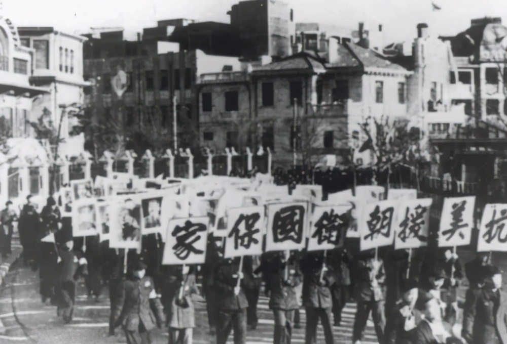 军区政治部主任讲话,副科长将座位调前开枪刺杀,令毛主席震惊