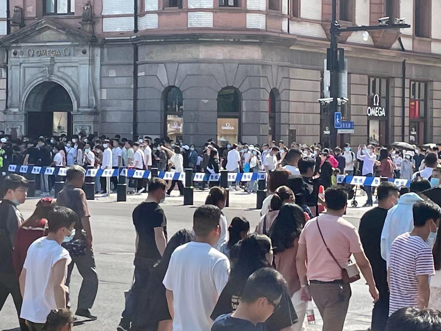 陪美籍同事五一节出游:阿迪、耐克店人员爆满,老外的话很打脸