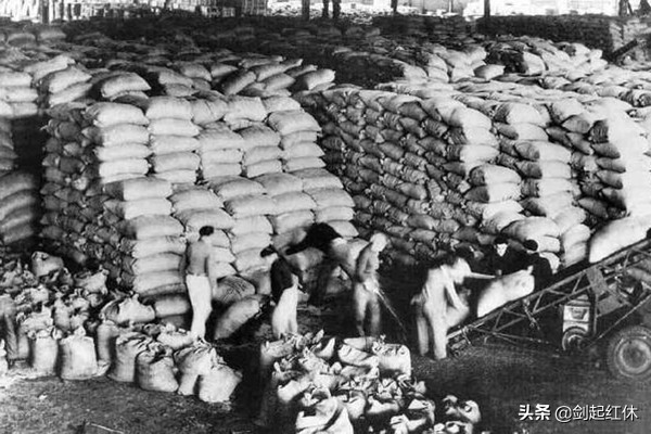 二战时,苏联饿死百万人,他们是怎样走出绝境的