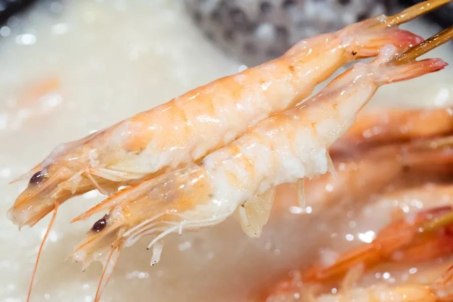 这家噗噗噗的粥底火锅店，稳就一个字