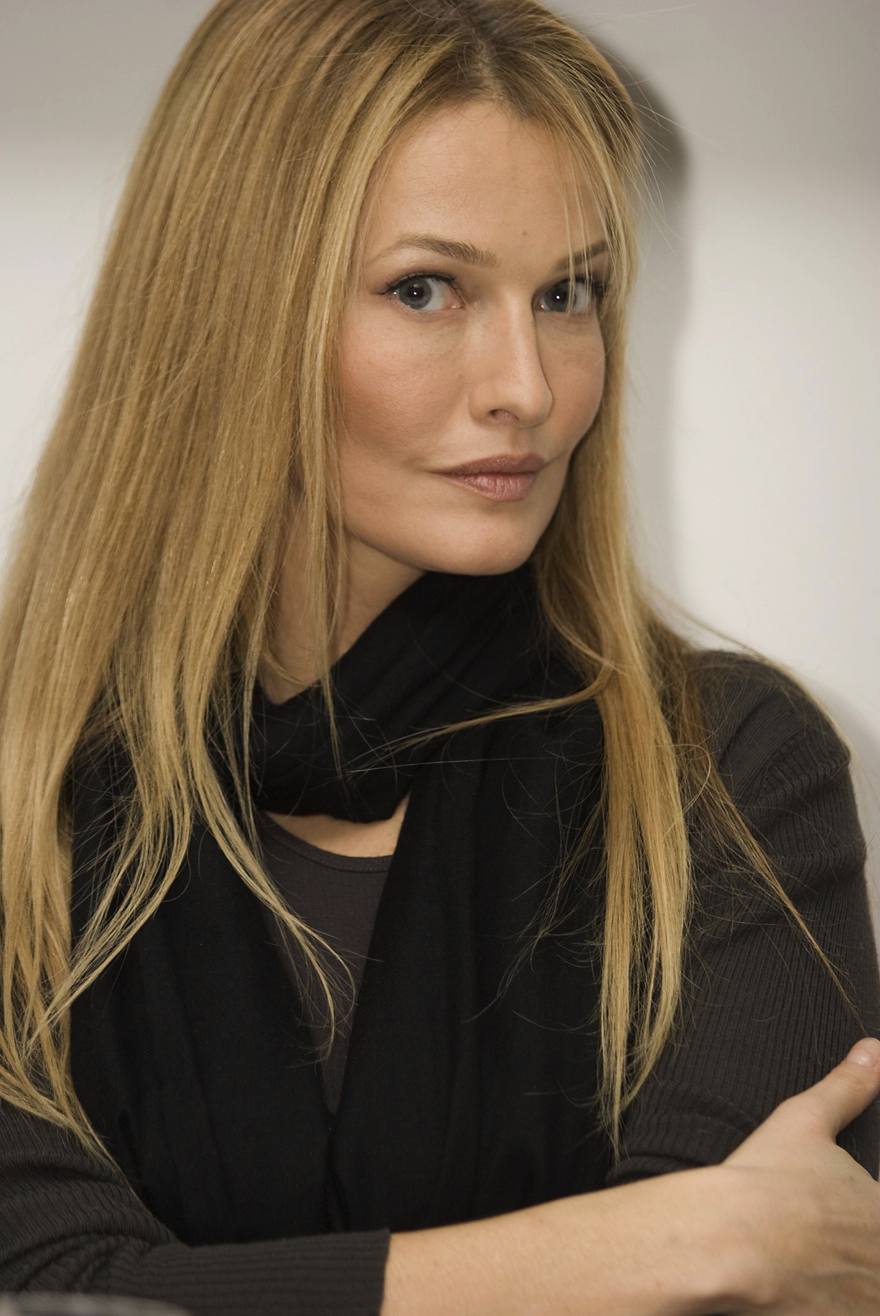 美若天仙却遭家暴毁容,荷兰顶级超模沦落为夜店女郎