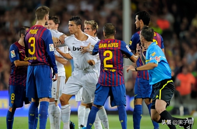 梅西把球员踢成业余球星,梅西将球踢进桶