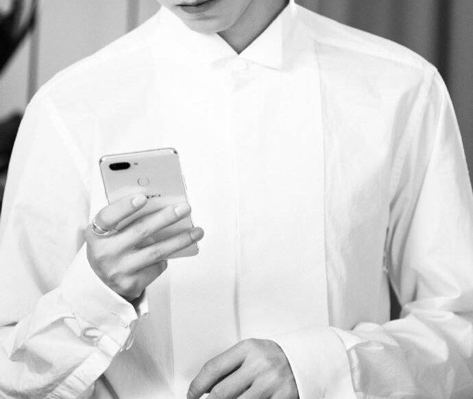 白衬衫在男生身上,为什么会有这么大的魅力?