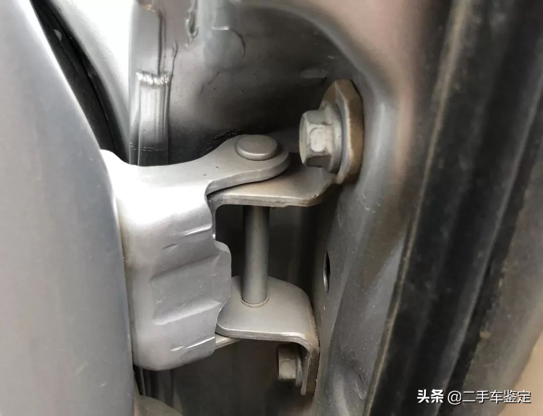 花冠车门上的三角板怎么拆,花冠车门内饰板怎么拆视频