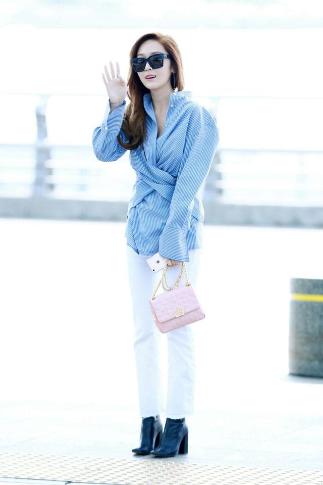 郑秀妍皮衣长靴,郑秀妍皮衣配运动裤