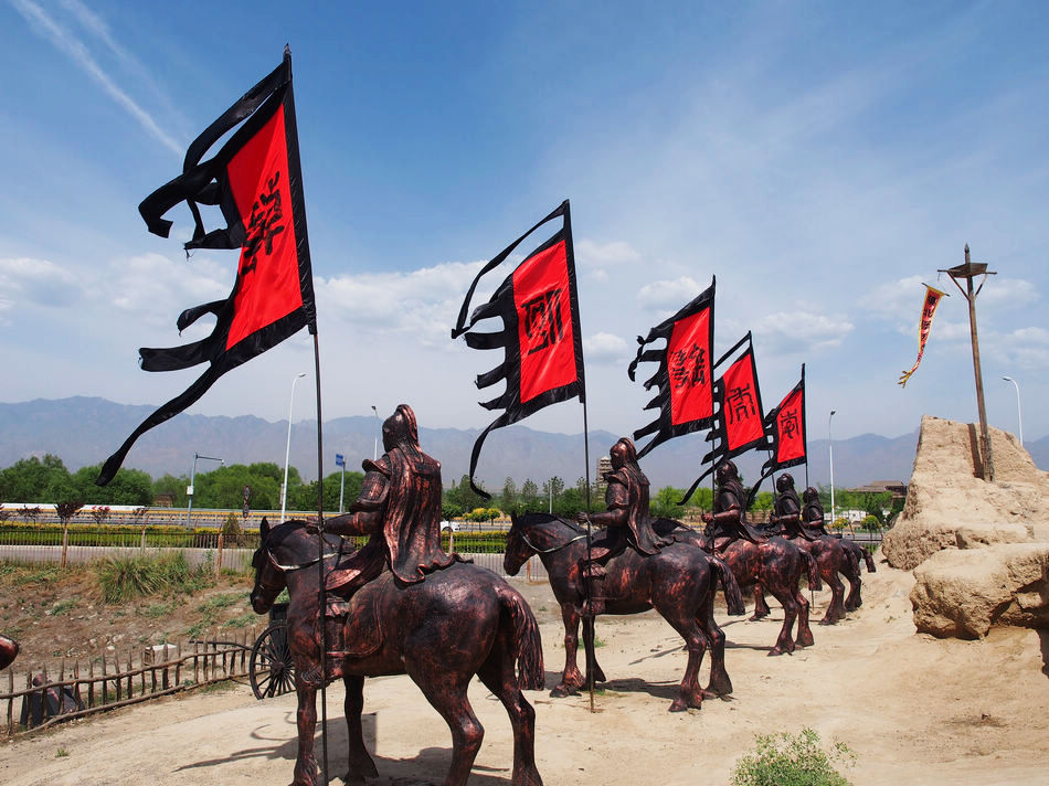 跟着星爷和老谋子的电影，去逛这座大名鼎鼎的西北影视城堡