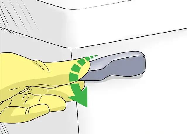 抽水马桶堵了?别急,利用常见的4种日用品及方法即可疏通