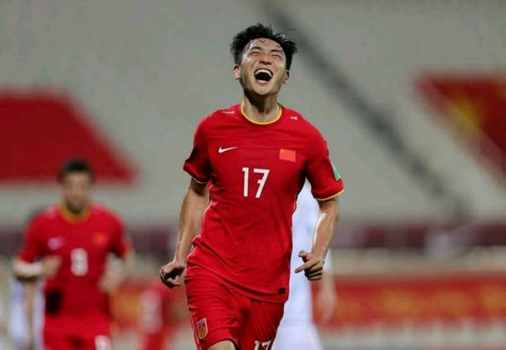 中场冲锋陷阵张稀哲,于大宝吴曦张稀哲破门