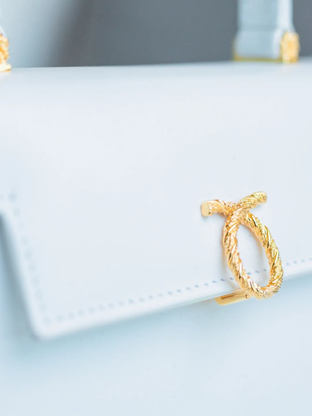 英国女王拿过的包包,英国伊丽莎白女王二世包包