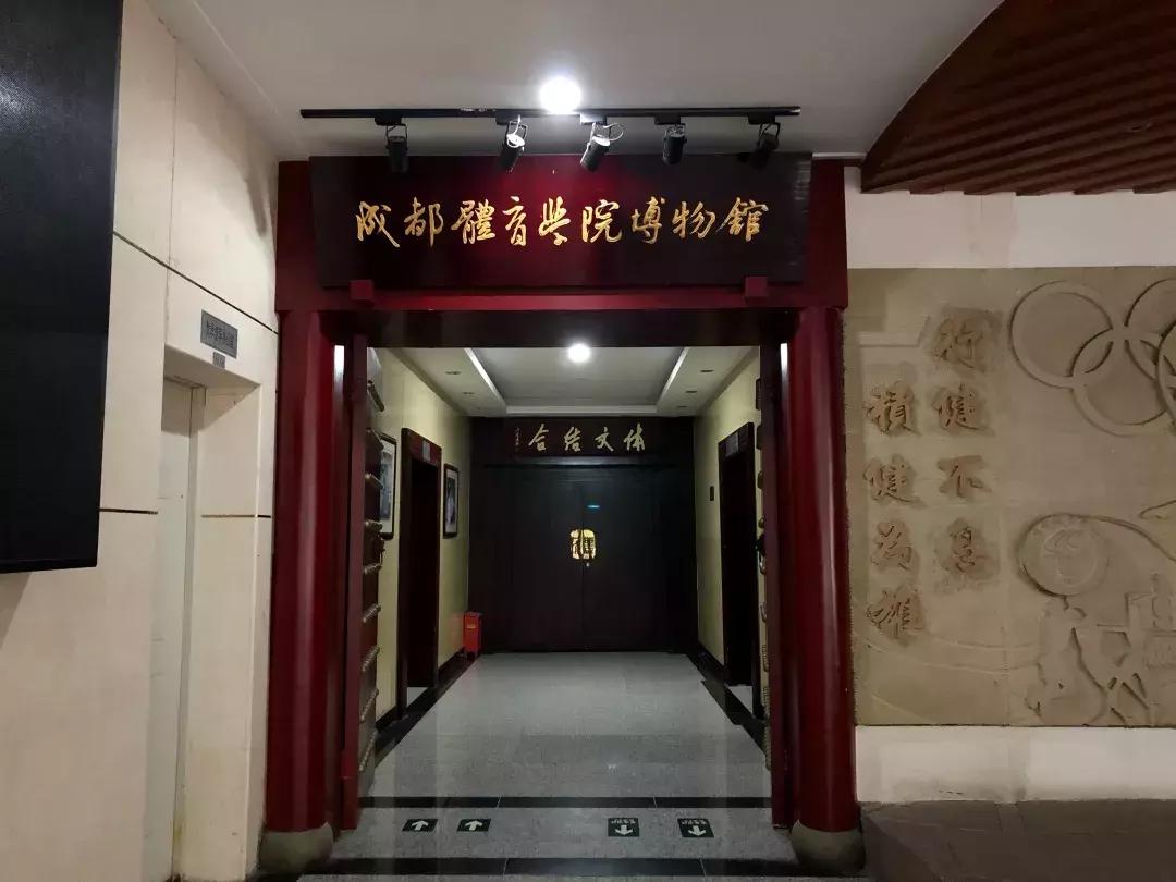 成体，一所靠“抓小偷”牢牢锁死热搜的学校