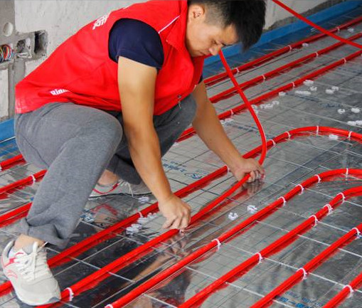 地暖和暖气片优劣比较,地暖好还是暖气片好到底该怎么选