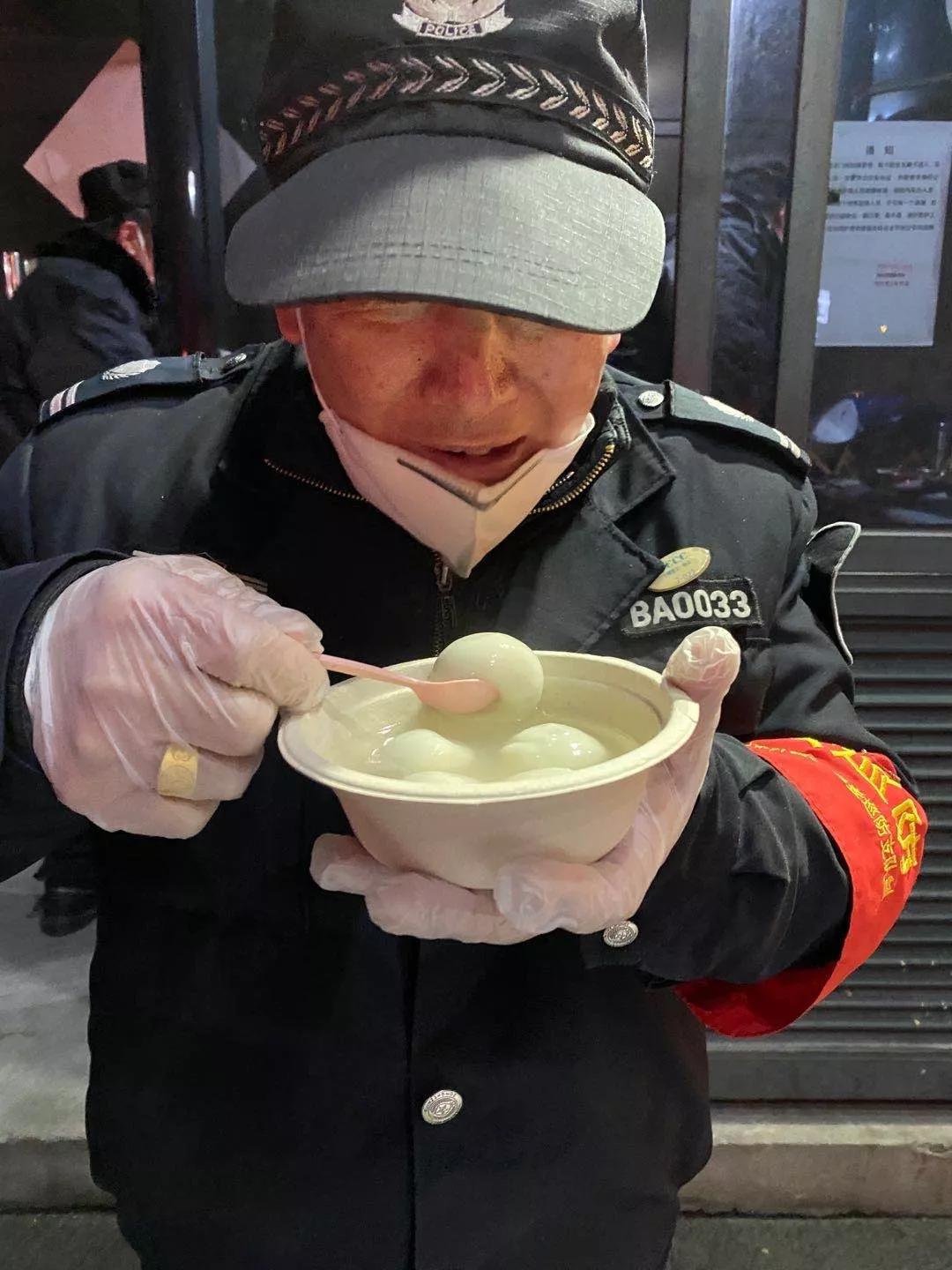 从并肩作战到形同陌路的矛盾,从相互理解到相互埋怨