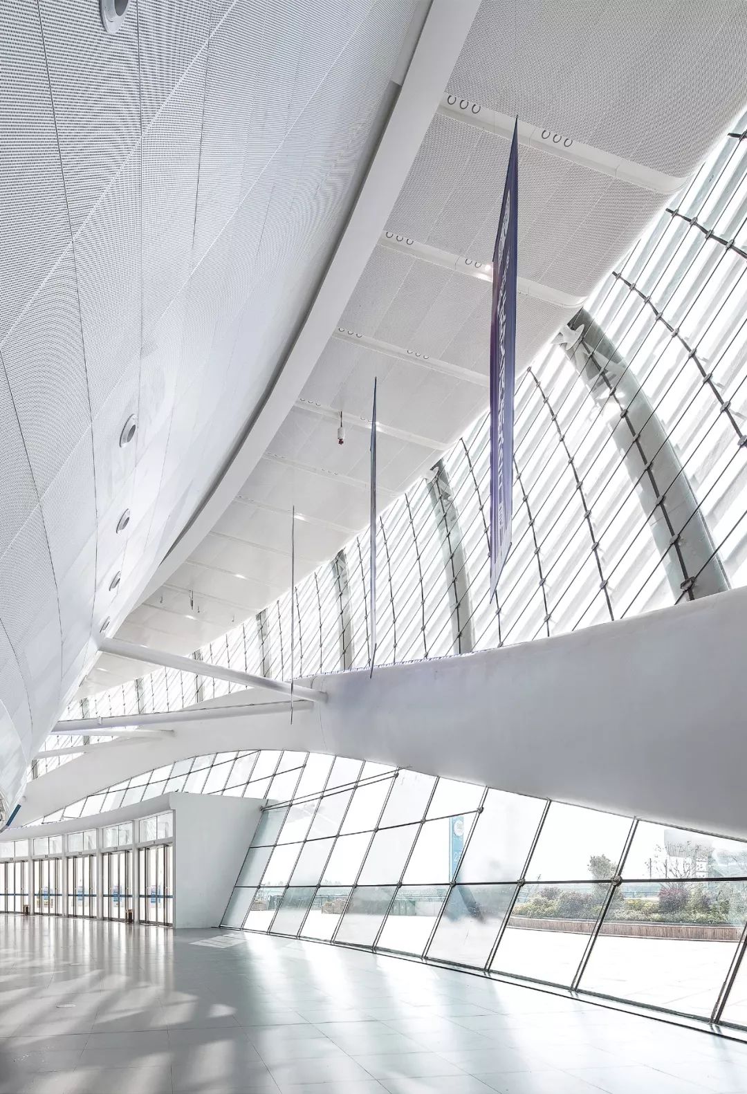 武汉光谷国际网球中心旋风球场