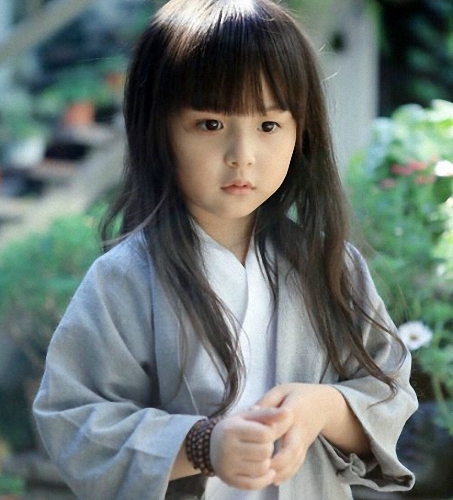 小孩怎样才能弄成双眼皮,怎么在家给孩子制作自然的双眼皮