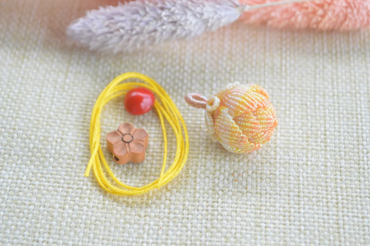 教大家编织一款手机链,手机链编织教程简单好看