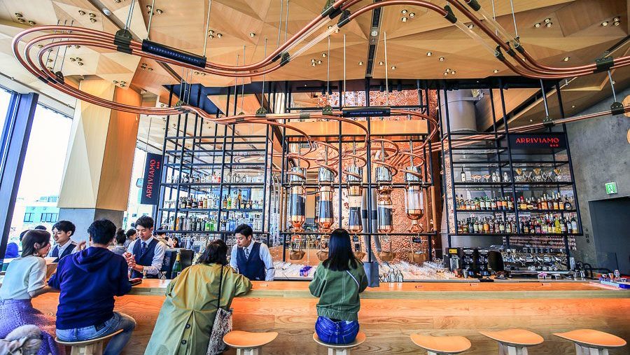 东京｜堪比艺术馆的星巴克臻选®烘培工坊樱花海中品满分咖啡