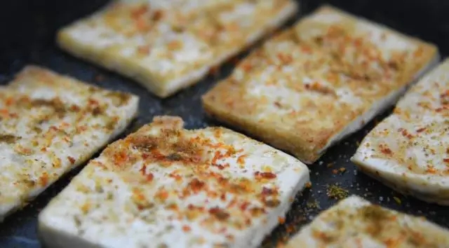 煎豆腐老是糊底儿怎么办,煎豆腐避免糊锅的办法