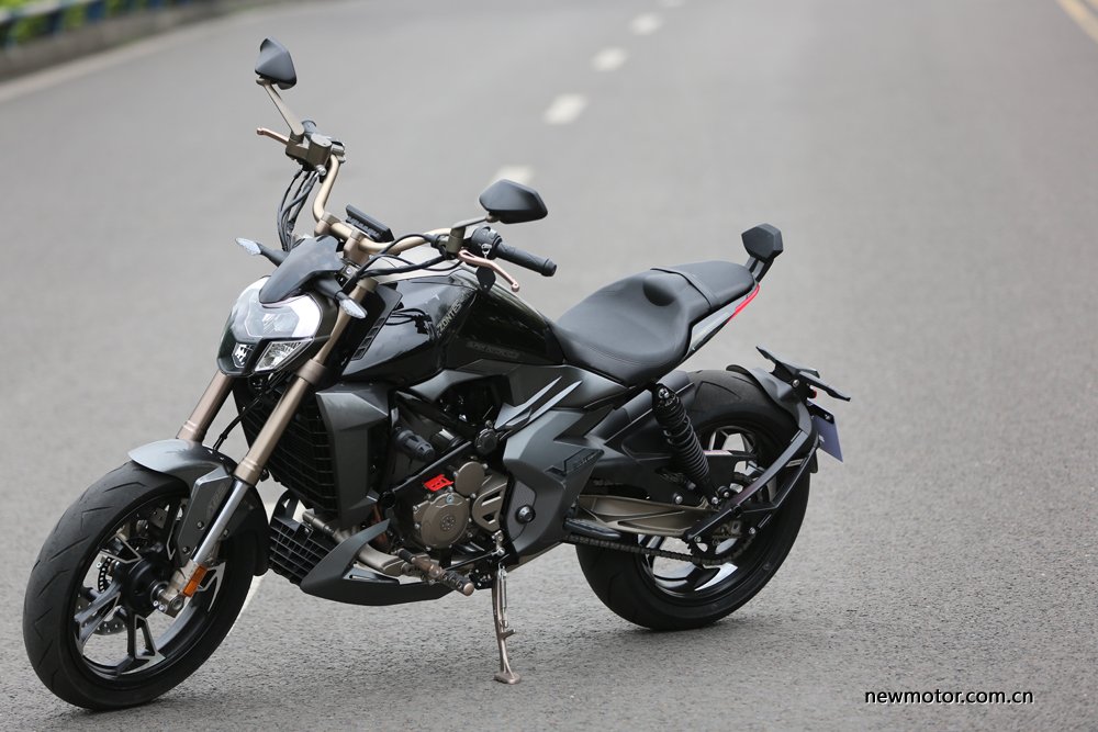 升仕310V试驾/多图:舒适好骑的运动太子车,标配ABS,全LED灯具