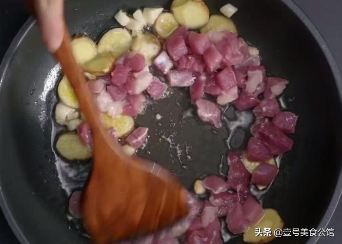 自制橄榄菜与猪肉翻炒清香美味,橄榄菜下饭菜怎么搭配