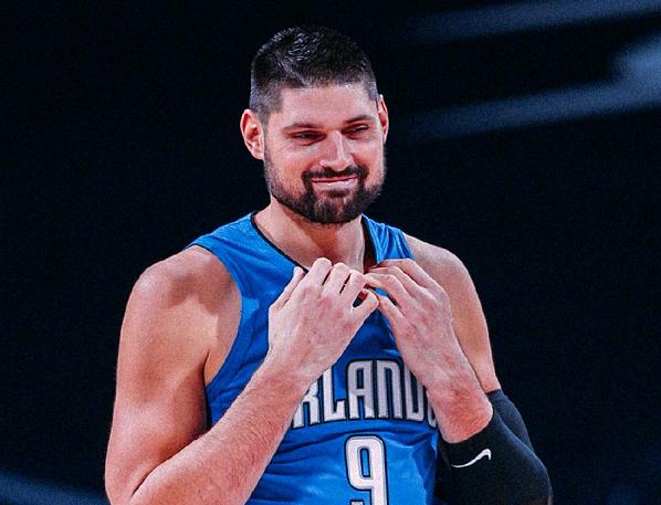 就在今天，一项前无古人的NBA纪录，被一位白人中锋完成了