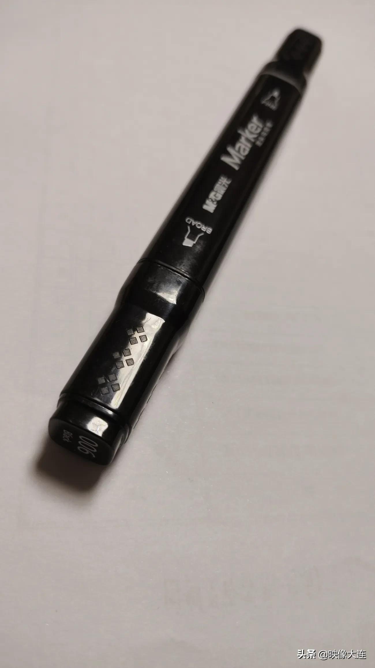 晒一张自己和图书的创意照片,创意照片是用什么软件制作