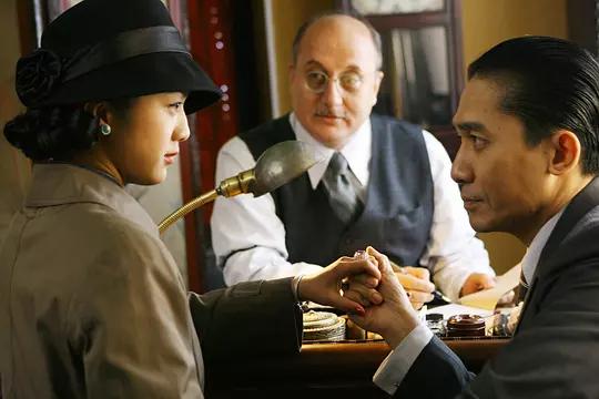 《色戒》告诉你,人不可任由自己被欲望驱使