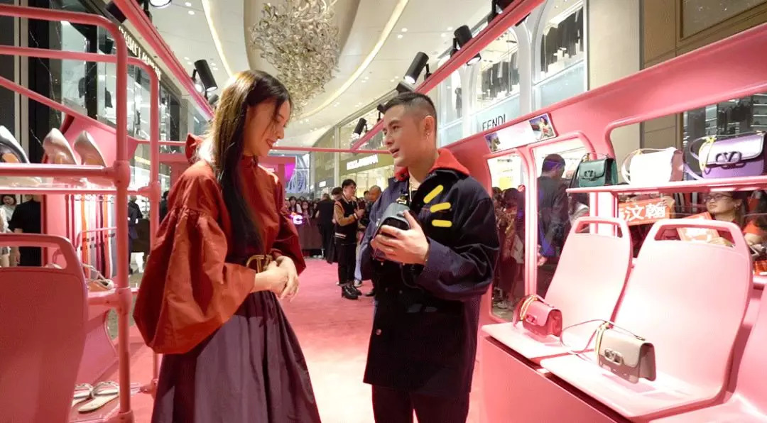 我抓住了一位资深柜员,道出了如何让你掏钱买包的秘密