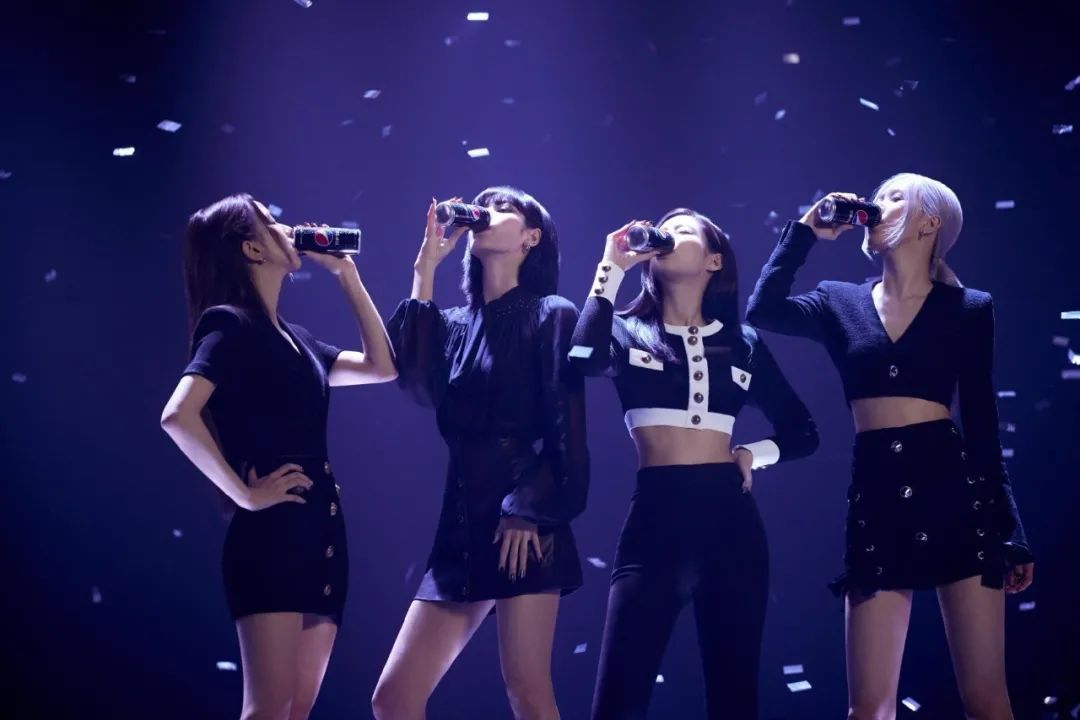 blackpink四人从黑暗中走出来,blackpink被黑得最惨的一年