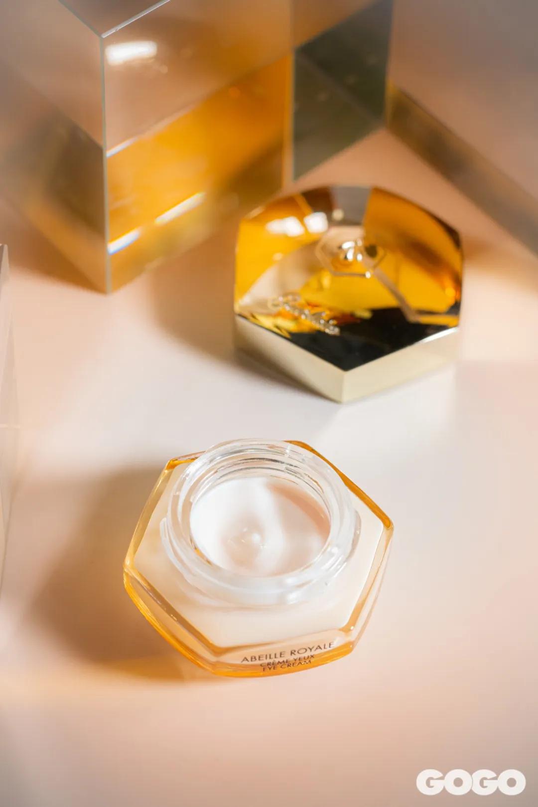 十年匠心，尽显“蜂”芒！法国娇兰绝美蜜境登陆太古汇