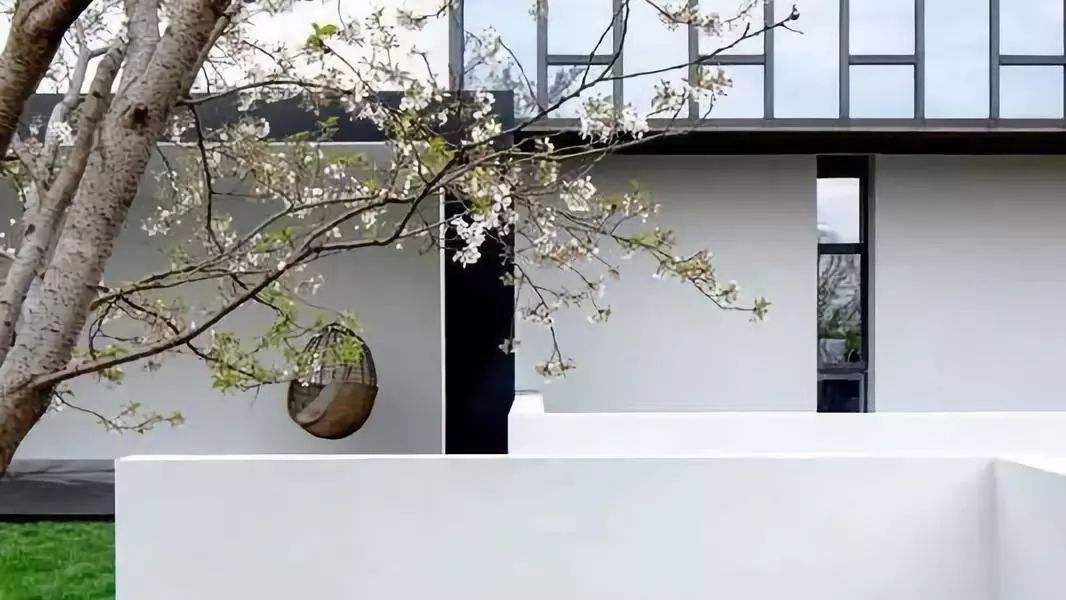 刘雯暌违国际秀场三年重返时装,刘雯暌违国际秀场三年重返时装周