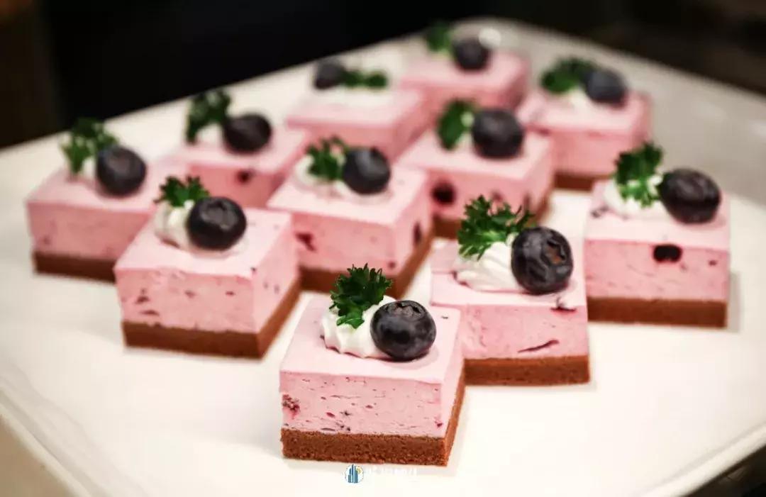 人均不到300的自助餐厅四星级酒店,海鲜自助高性价比酒店推荐