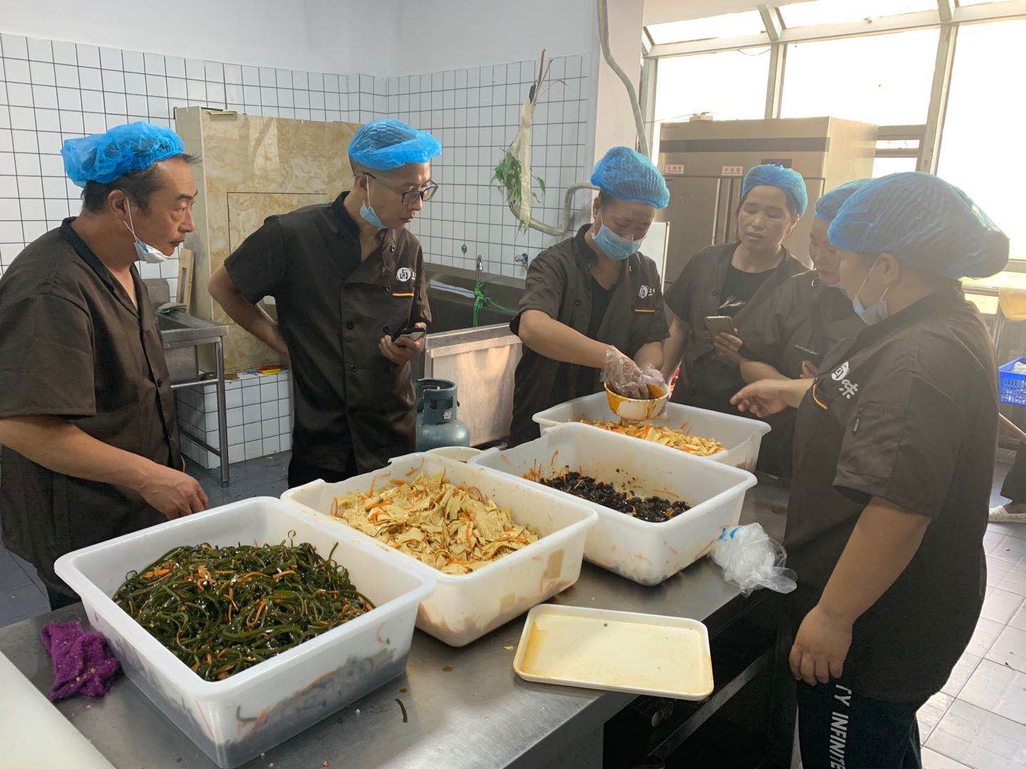 80后农村小伙逆风翻盘学习卤味配方月入两三万