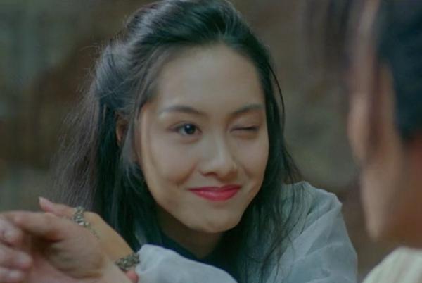 15部影视剧“名场面”，乌鸦掀桌，朱茵眨眼，她让人等了28年