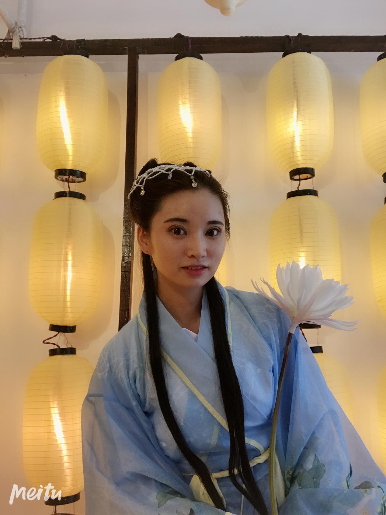 这里的小学生笑了！学校这个样，我们太开心了