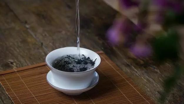 茶水泡旧衣服，竟恢复如新！茶叶25种另类用法