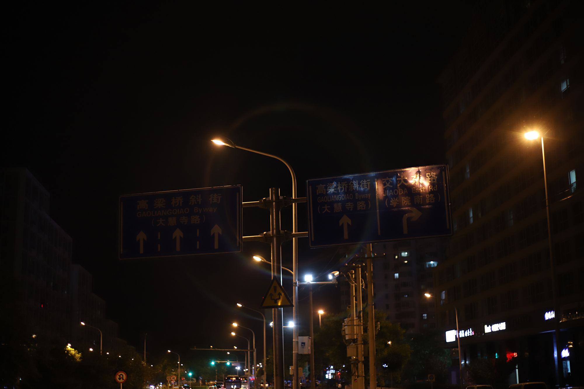 永诺50mmf1.8白色测评,永诺yn50mmf1.8s索尼镜头是全画幅吗