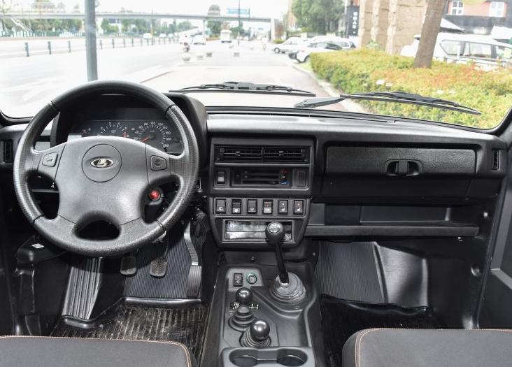 越野圈公认的三款老炮车型,手动挡、手摇窗、手摇发动,212上榜