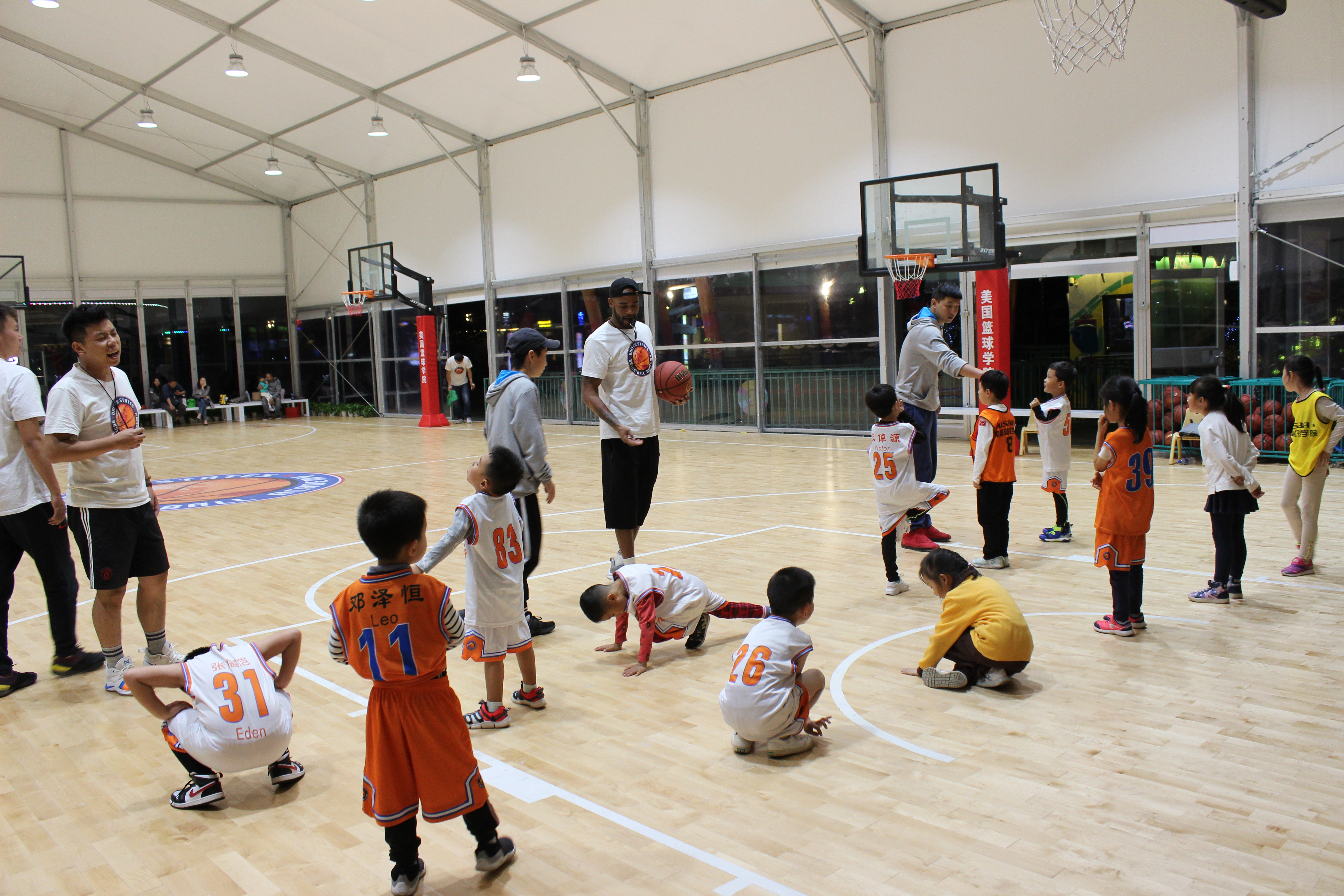 全场篮球技巧防守,篮球怎么防守对手强突上篮