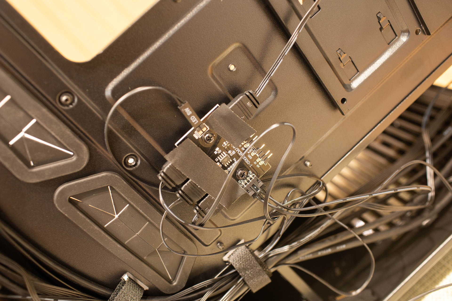 微星氪金枪二代可以装风冷吗,微星氪金枪机箱前面可以拆吗