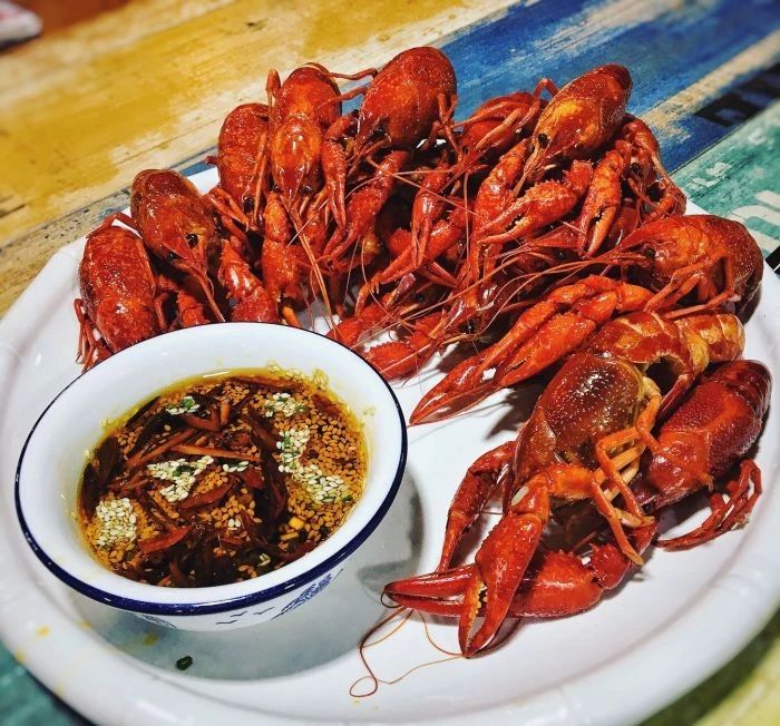 南宁美食推荐必吃龙虾,南宁最好吃的五香龙虾