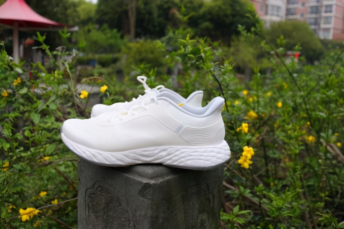 走路轻软跑步双弹颜值时尚，OneMix逍遥游休闲跑鞋实测