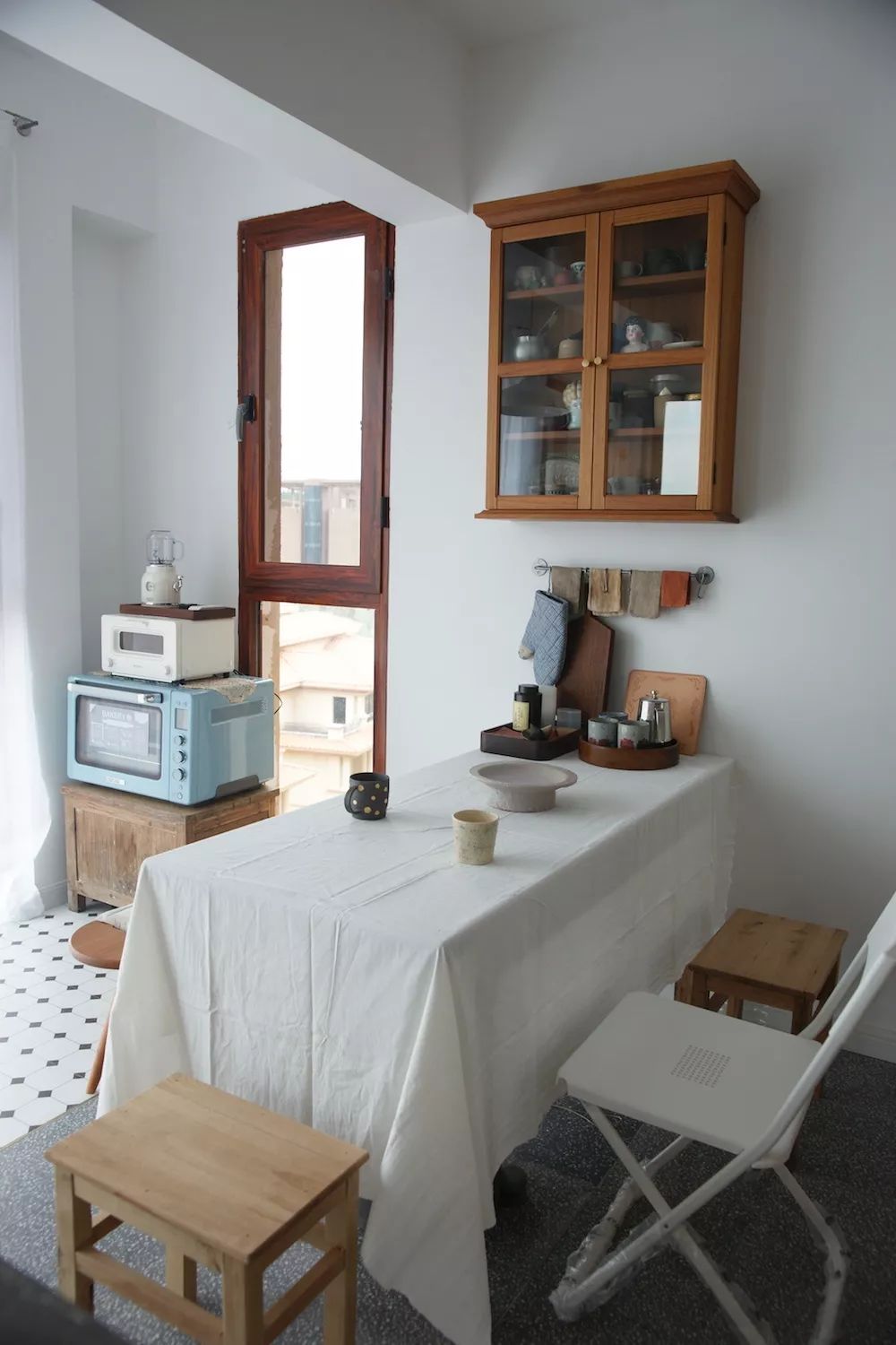 用水泥砌橱柜,用粘土做迷你橱柜