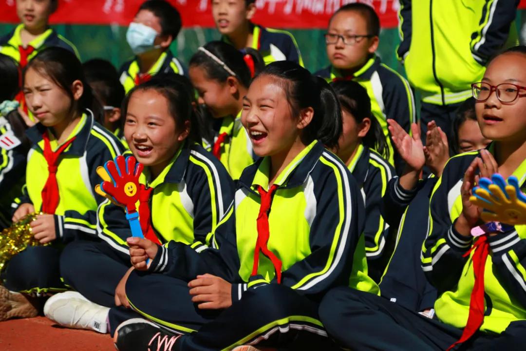 快乐足球放飞自我,青少年校园足球联赛拉开帷幕