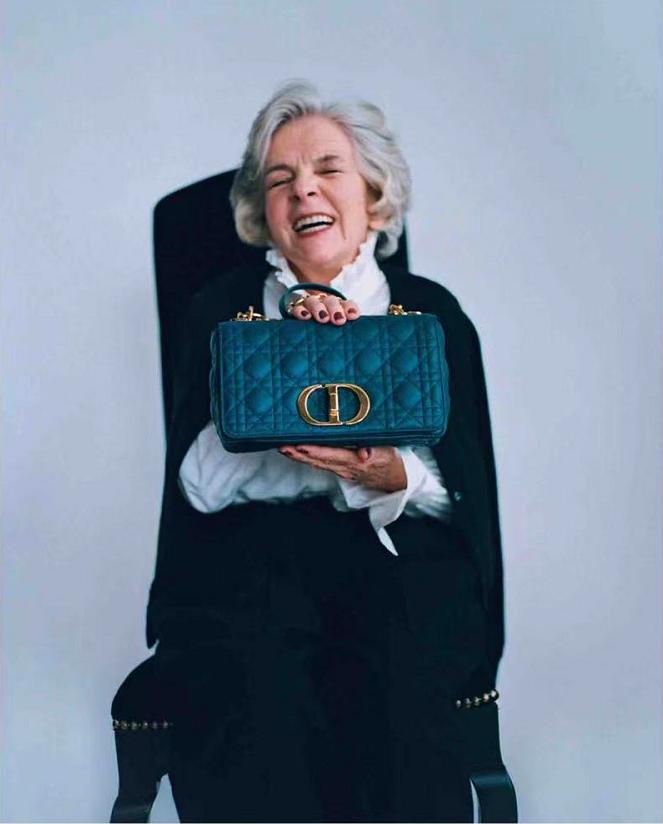 太嫉妒了，这位70岁的老奶奶每个包包我都喜欢，有组团去偷包的吗